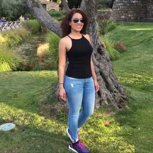 Meet your Posher, Ari